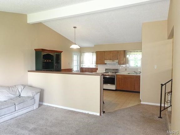 Move in Ready, Open Floor Plan, Vaulted ceilings