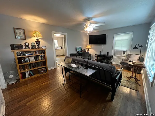 859 Oasis St — Photo 3