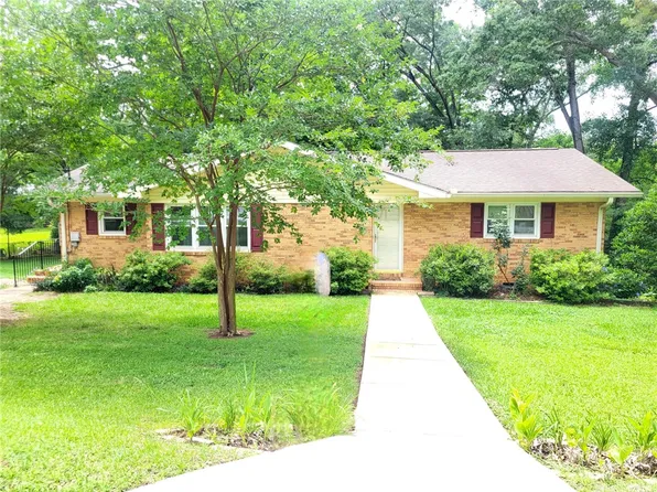 2503 SE 14th St, Lanett, AL 36863