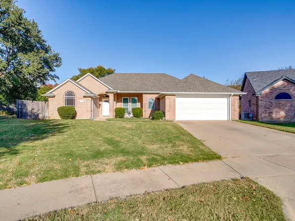 1125 Starling Ct, Burleson, TX 76028