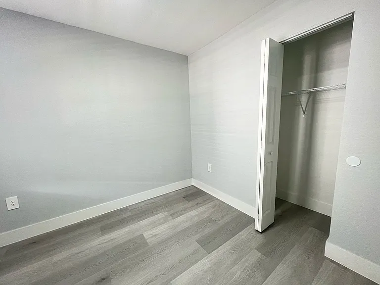 St George Apartments — Photo 76