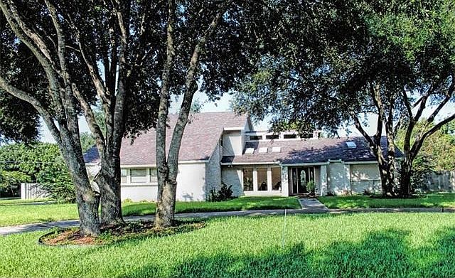 1st image of 1627 Parkview Dr