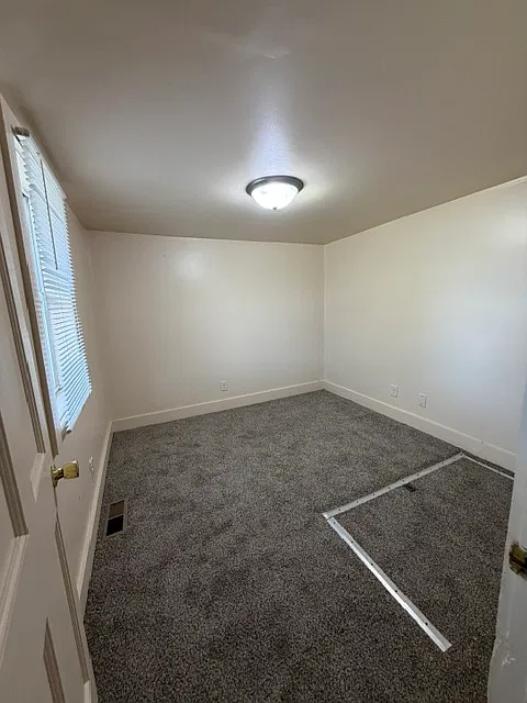 2 bed, $1,050 — Photo 4