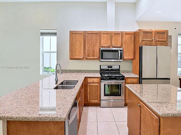 4th image of 12450 NW 33rd St