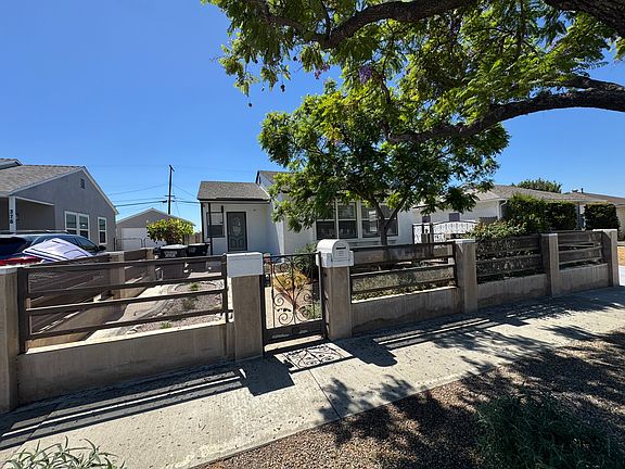 5th image of 372 E Floral Dr