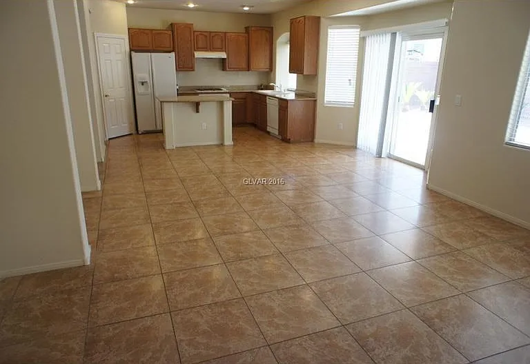 2307 Summer Home St — Photo 2
