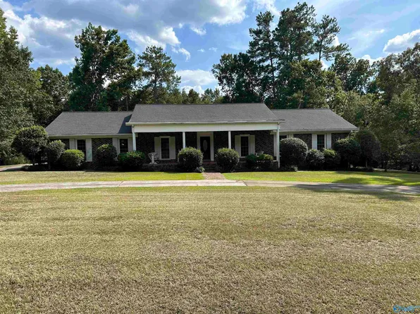 602 Garrett Dr, Centre, AL 35960