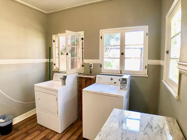 1352 W 10th St #3 — Photo 32