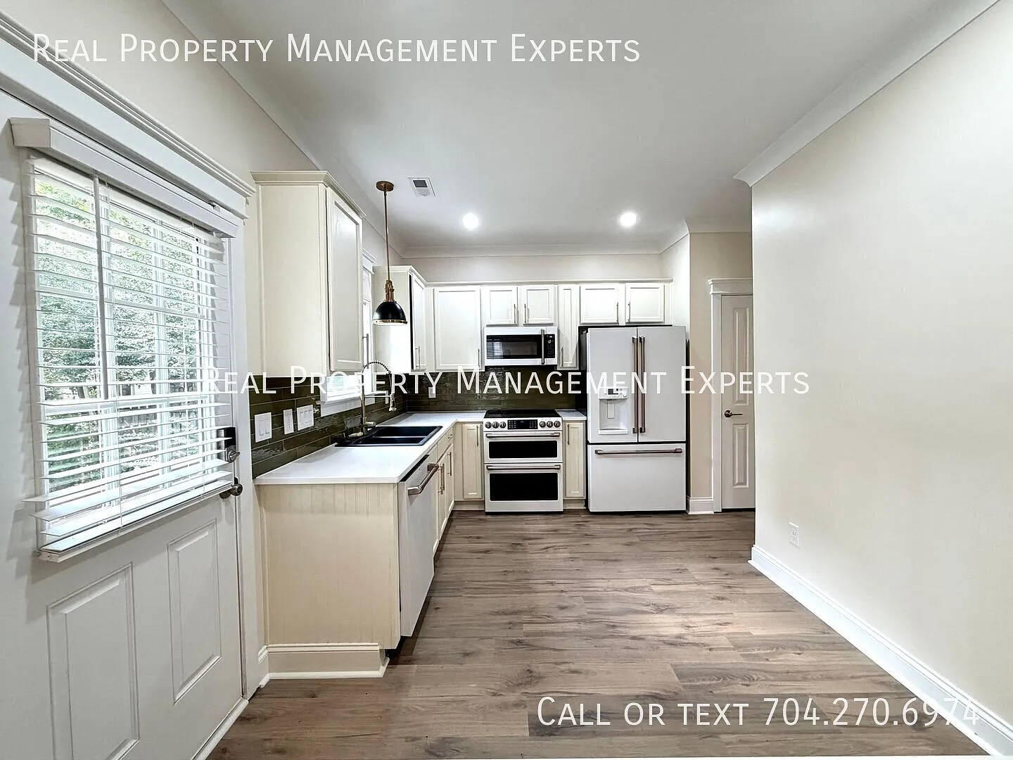 Beautiful 3BR/2.5BA home in Huntersville! — Photo 3