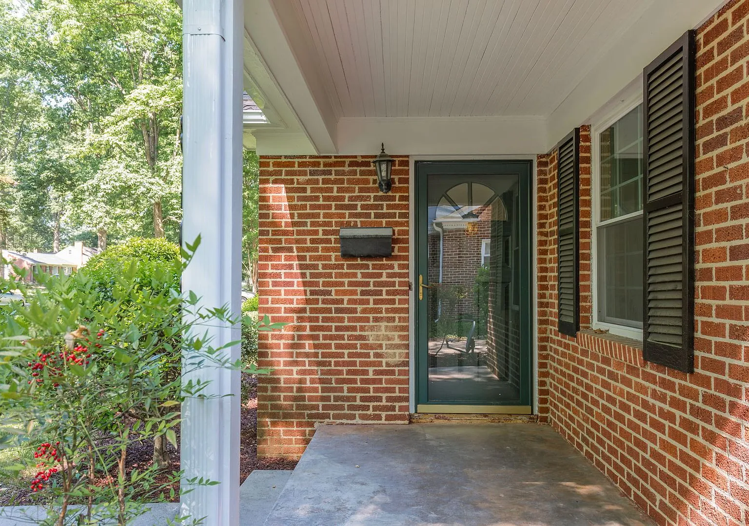 Fully Remodeled 3 Bedroom Off N Holden — Photo 4