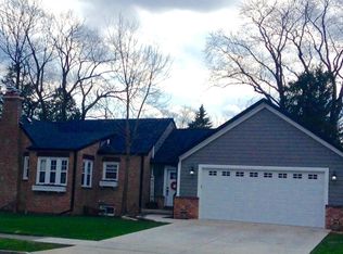 701 Rogers Ct, Lake Geneva, WI 53147