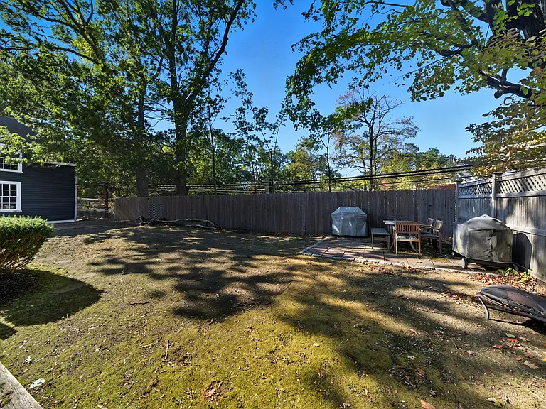 87 Floral St #1 — Photo 17
