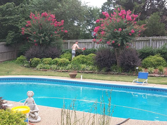 2nd image of 704 Northview Dr
