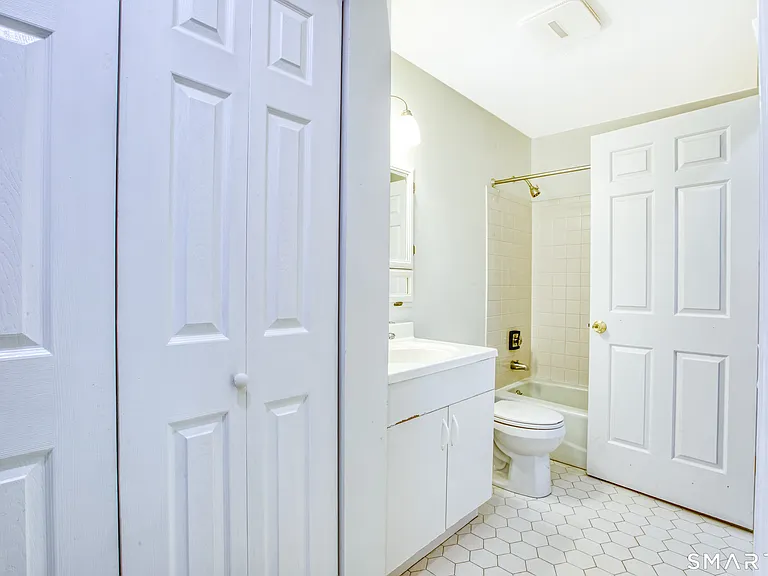 1465 E Putnam Ave #327 — Photo 14