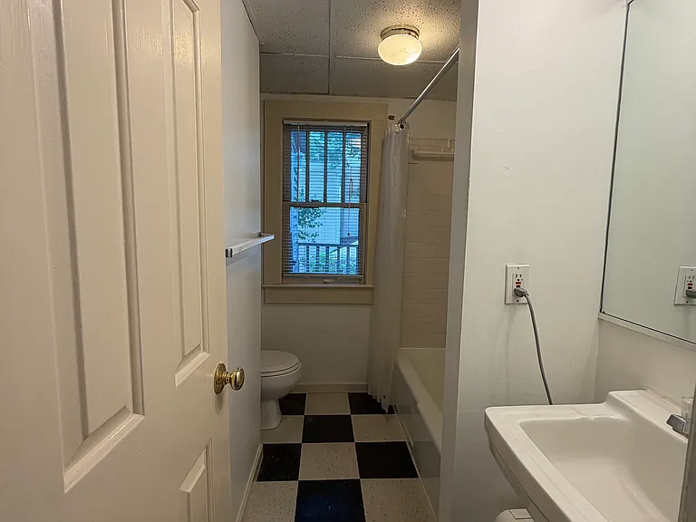 405 S Mendenhall St #8 — Photo 10