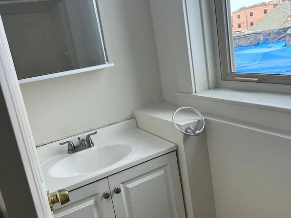 445 Meadow St, Waterbury, CT 06702