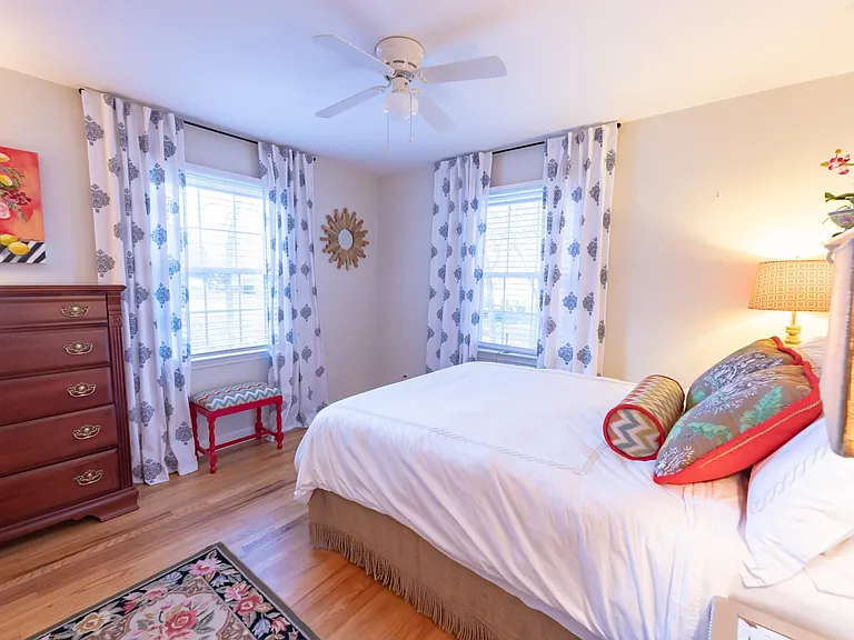 806 Mills St — Photo 17