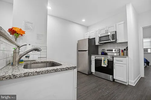 3138 W Allegheny Ave #B Photo 1
