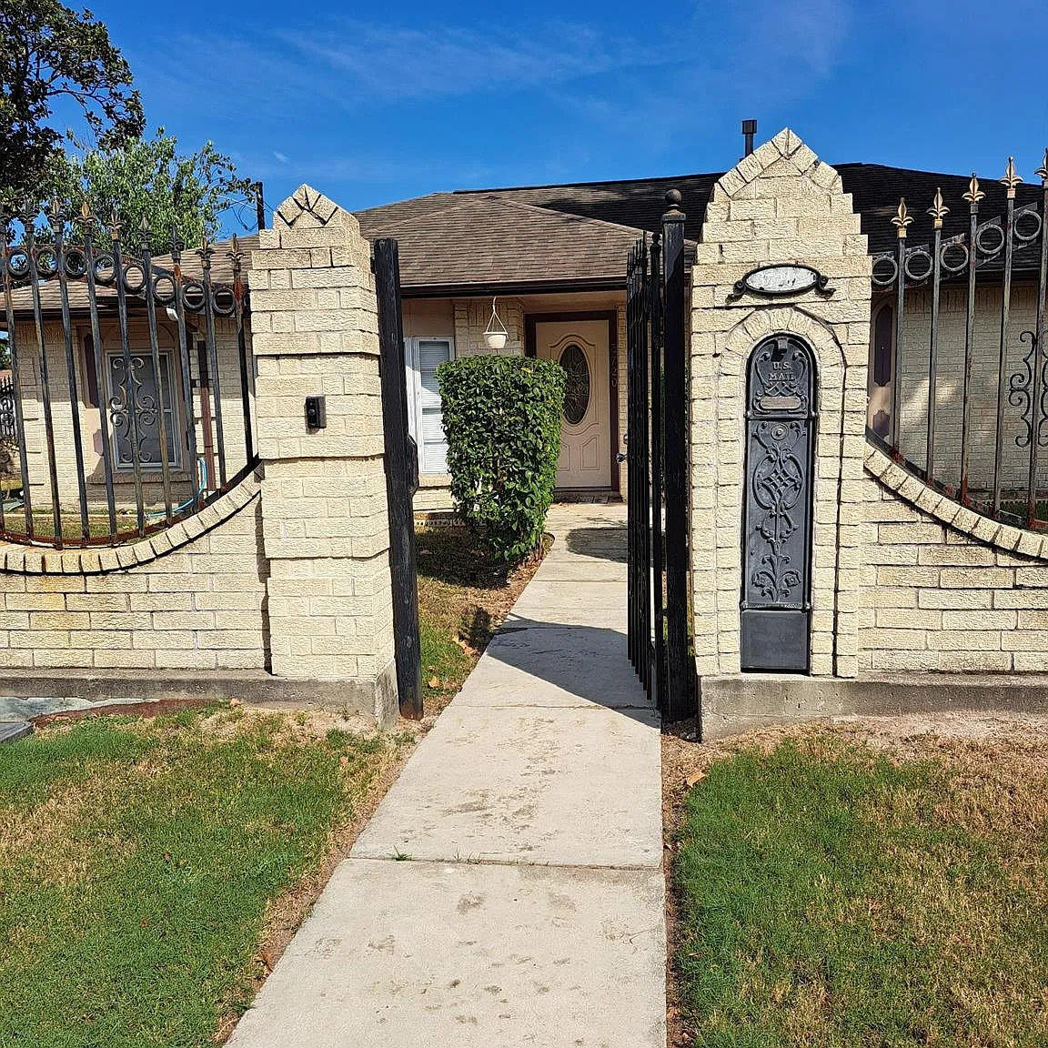 3 bed, 2.0 bath, 1516 sqft, $3,300 — Photo 3