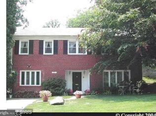 6214 Redwing Rd, Bethesda, MD 20817