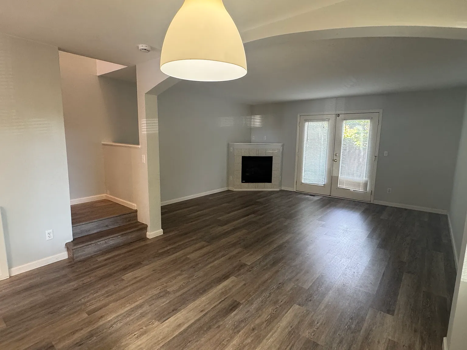 473 NE Conifer Blvd — Photo 2