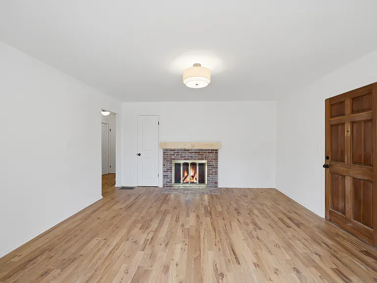 2413 Charleston Oaks Ln — Photo 14