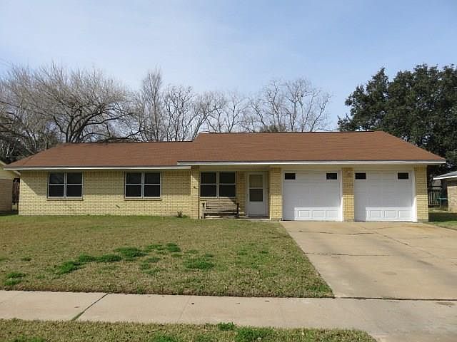 1st image of 2807 Myatt Ln