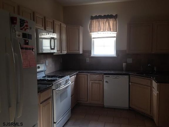 4th image of 557 Falmouth Ct