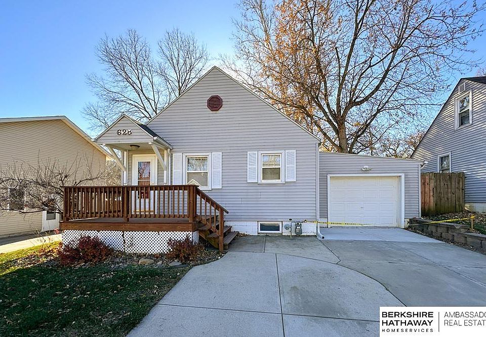 1st image of 628 Oakmont Dr