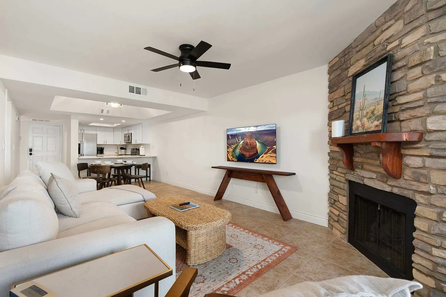 2 bed, 2.0 bath, 1097 sqft, $3,021 — Photo 2