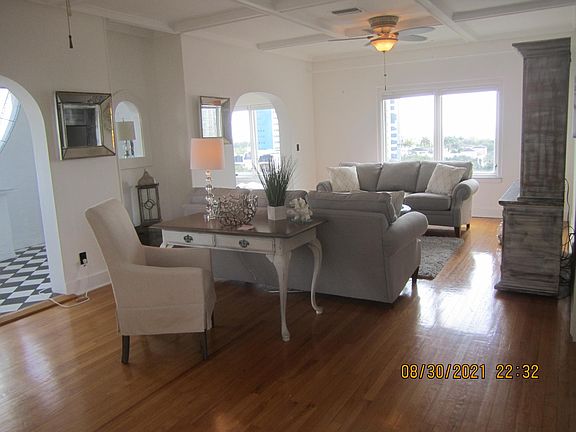 3rd image of 130 4th Ave N APT 701