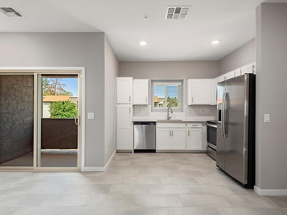 Gorgeous open kitchen