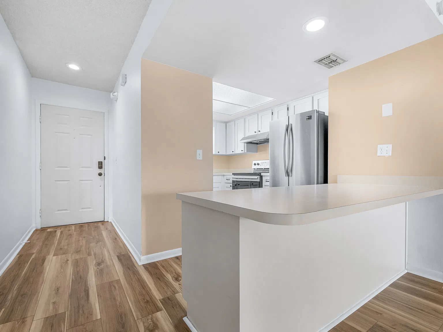 2 bed, 945 sqft, $1,555 — Photo 4