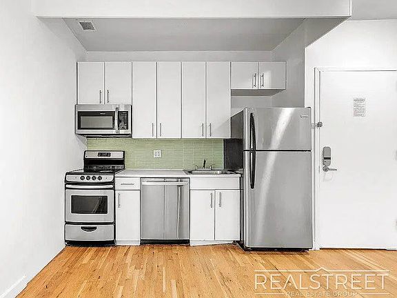 2nd image of 184 Noll St APT 5g