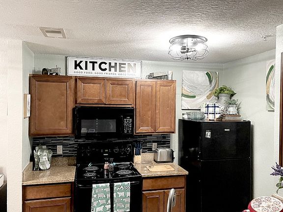 5th image of 5447 Vineland Rd APT 1110