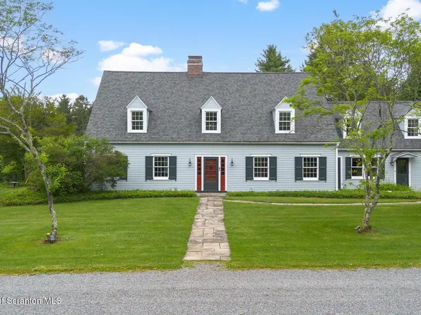 39 Golf Course Rd, Dallas, PA 18612