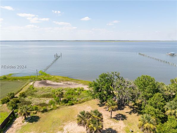 83 Coosaw River Dr, Beaufort, SC 29907