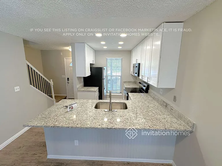 12053 Ivanhoe Cir — Photo 8