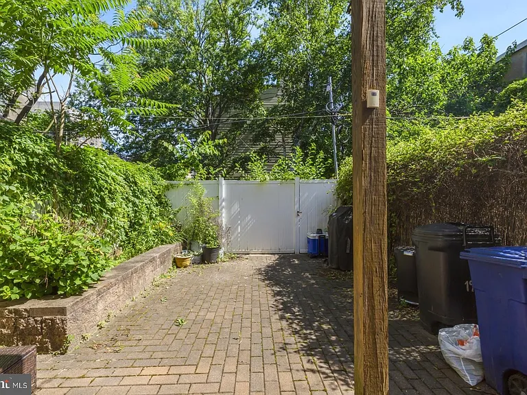 1933 Parrish St — Photo 13