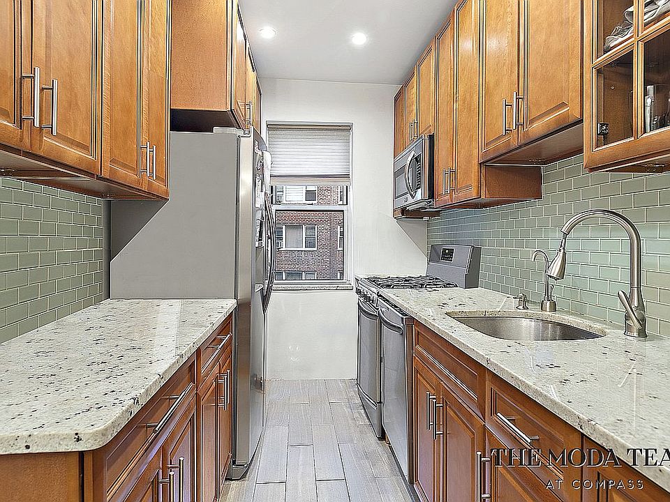 1st image of 3850 Hudson Manor Ter APT 3EW