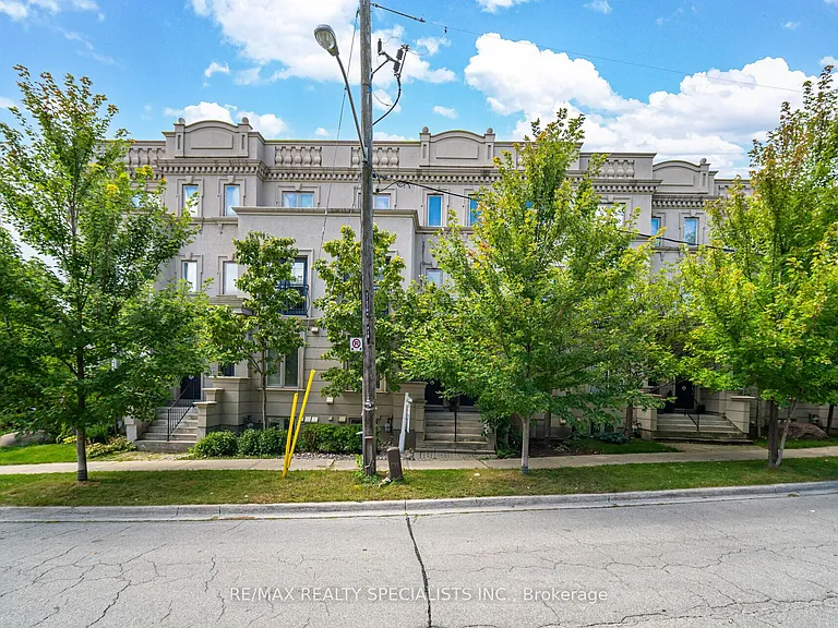 8C Clairtrell Rd — Photo 1