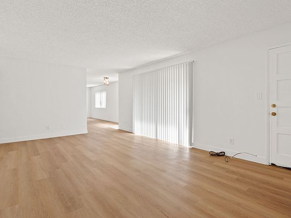 3rd image of 2927 Arizona Ave APT 2