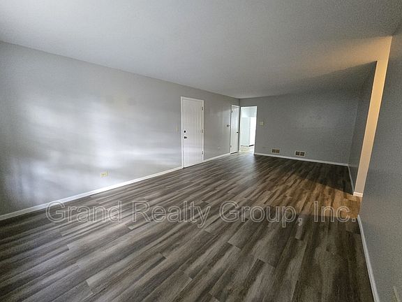 2nd image of 587 Anita Ave APT 1S