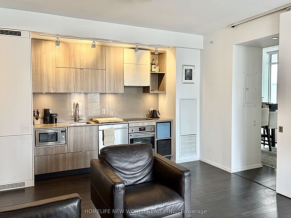 2nd image of 125 Peter St Unit 1608