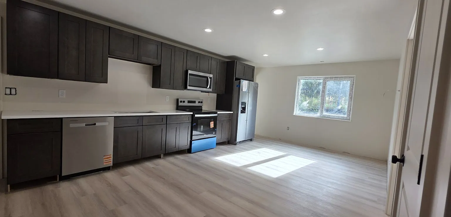 1 bed, 700 sqft, $1,350 — Photo 2