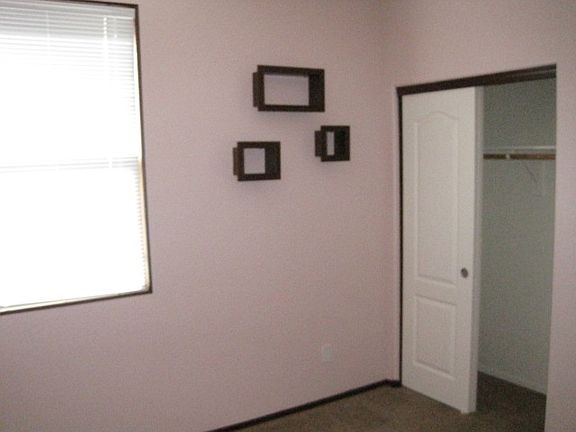 5th image of 17378 W Buchanan St