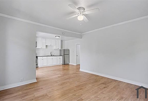 3rd image of 1359 N Mansfield Ave