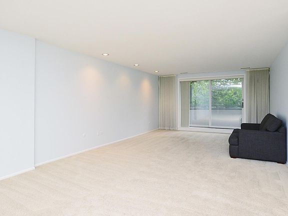 4th image of 6400 N Cicero Ave APT 208