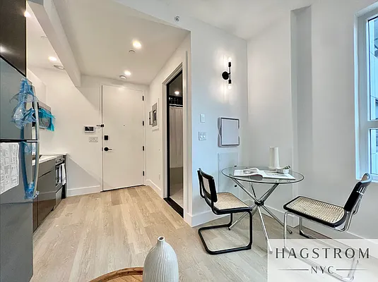 Rented by Hagstrom Management Inc | media 32