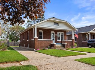 816 74th St, Kenosha, WI 53143